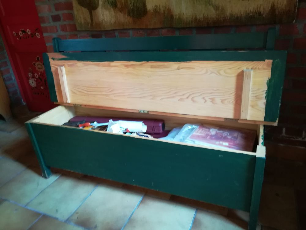 COFFRE - BANC en pin color&eacute;
Meubles