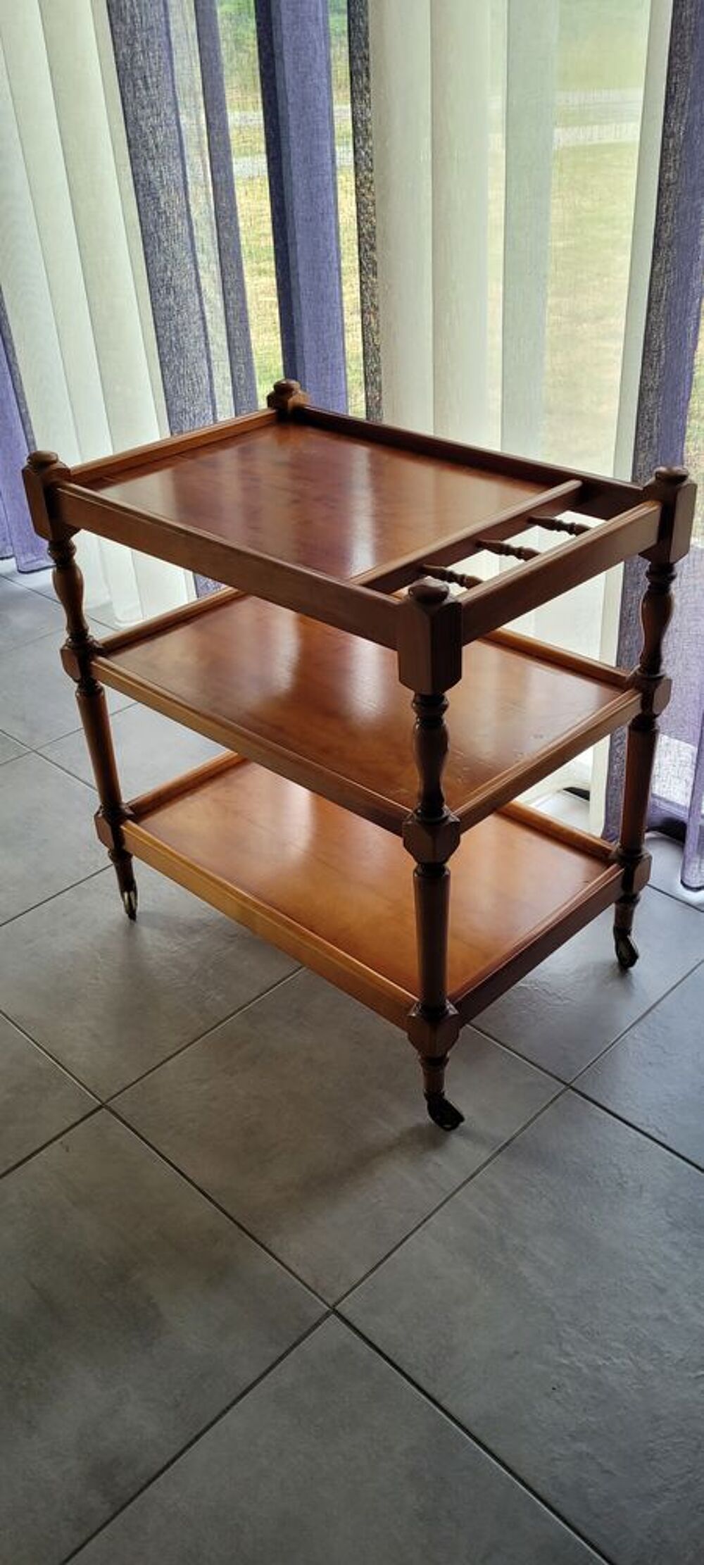 Desserte roulante en merisier Meubles