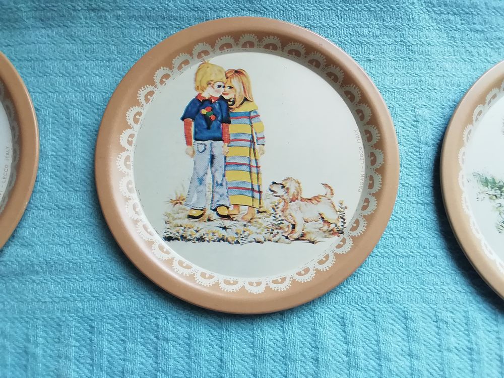 Sous tasses en m&eacute;tal ann&eacute;e 60 /70 avec figurine Cuisine