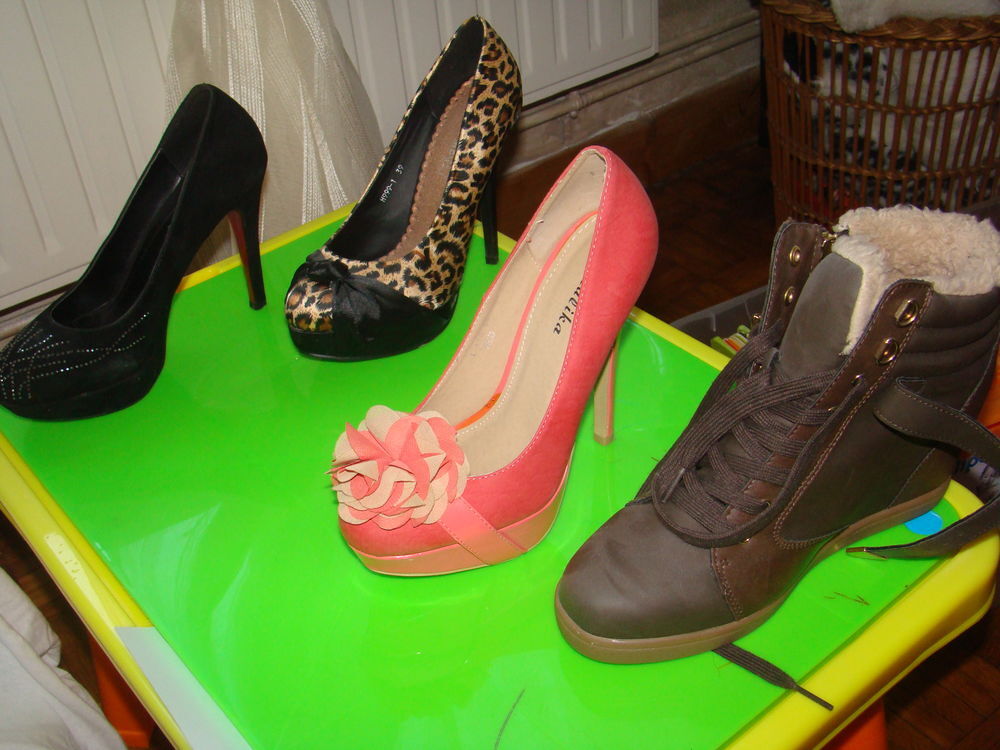 4 paires de chaussures taille39/ 40
Chaussures