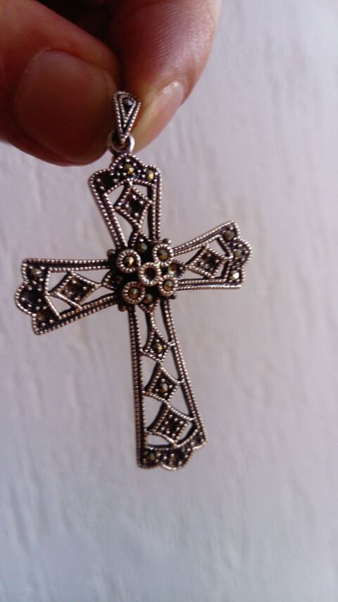 Beau pendentif croix argent 35 Toulouse (31)