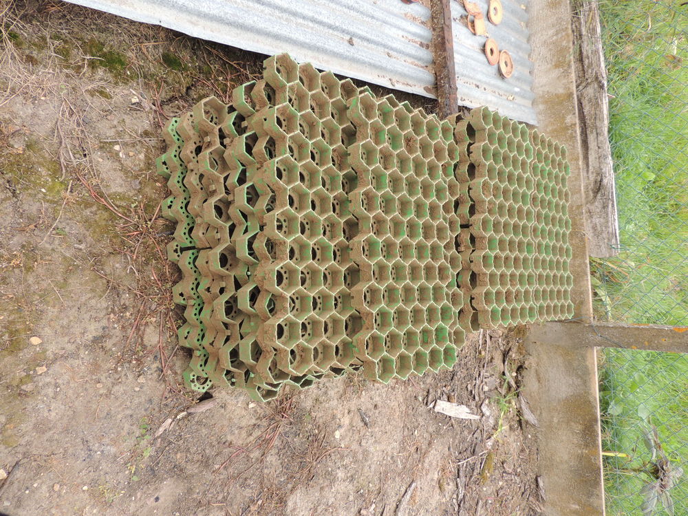 43 dalles a engazonner , 63X33 X4cm Jardin