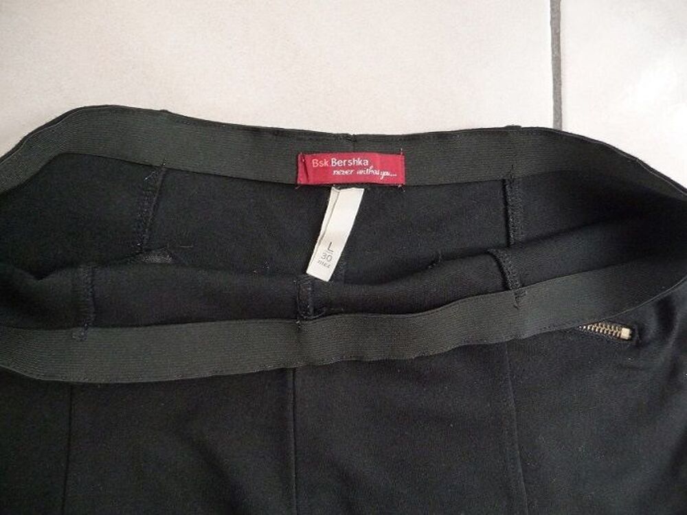 Short noir BERSHKA taille 40 Vêtements