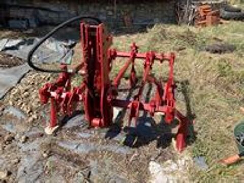   charrue de labour hydraulique et extensible  