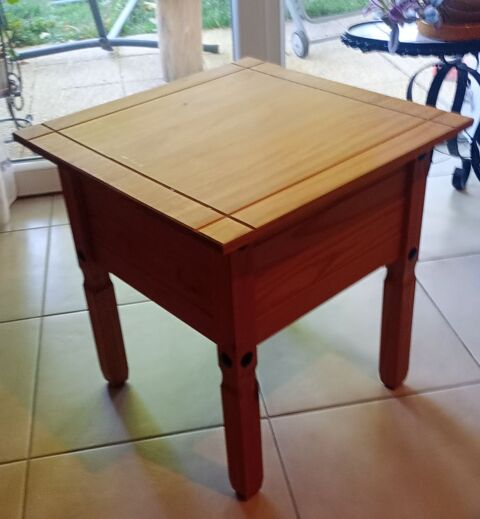 Mini table appoint en Pin 12 Félines (07)