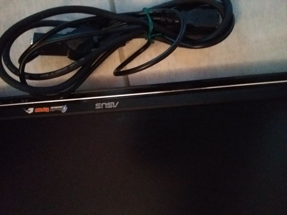 ECRAN D'ORDINATEUR . Matériel informatique