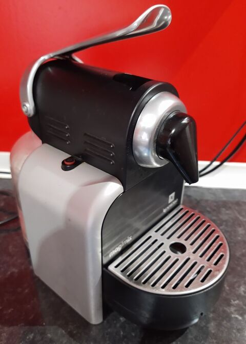 Machine  caf Nespresso 25 Bavilliers (90)