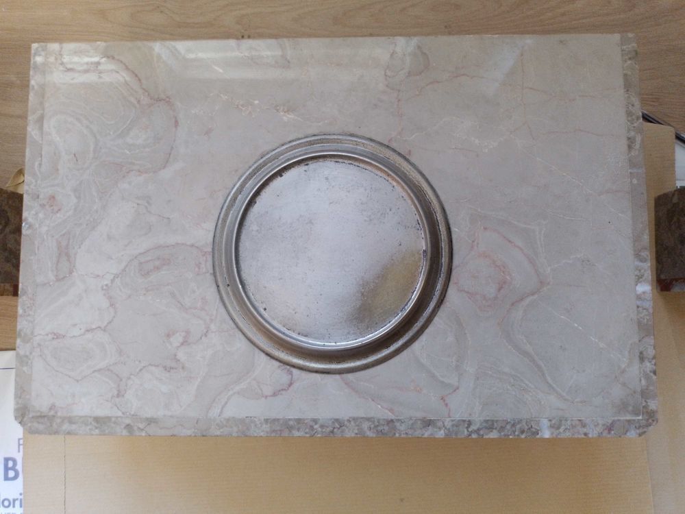 Horloge de chemin&eacute;e et ses 2 cassolettes 
