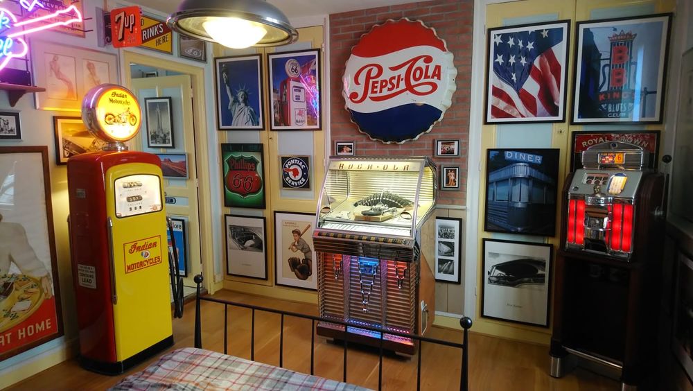 Juke box rock ola de 1956 enti&egrave;rement d'origine et fonctionnel avec monnayeur usa de 25 cents. 