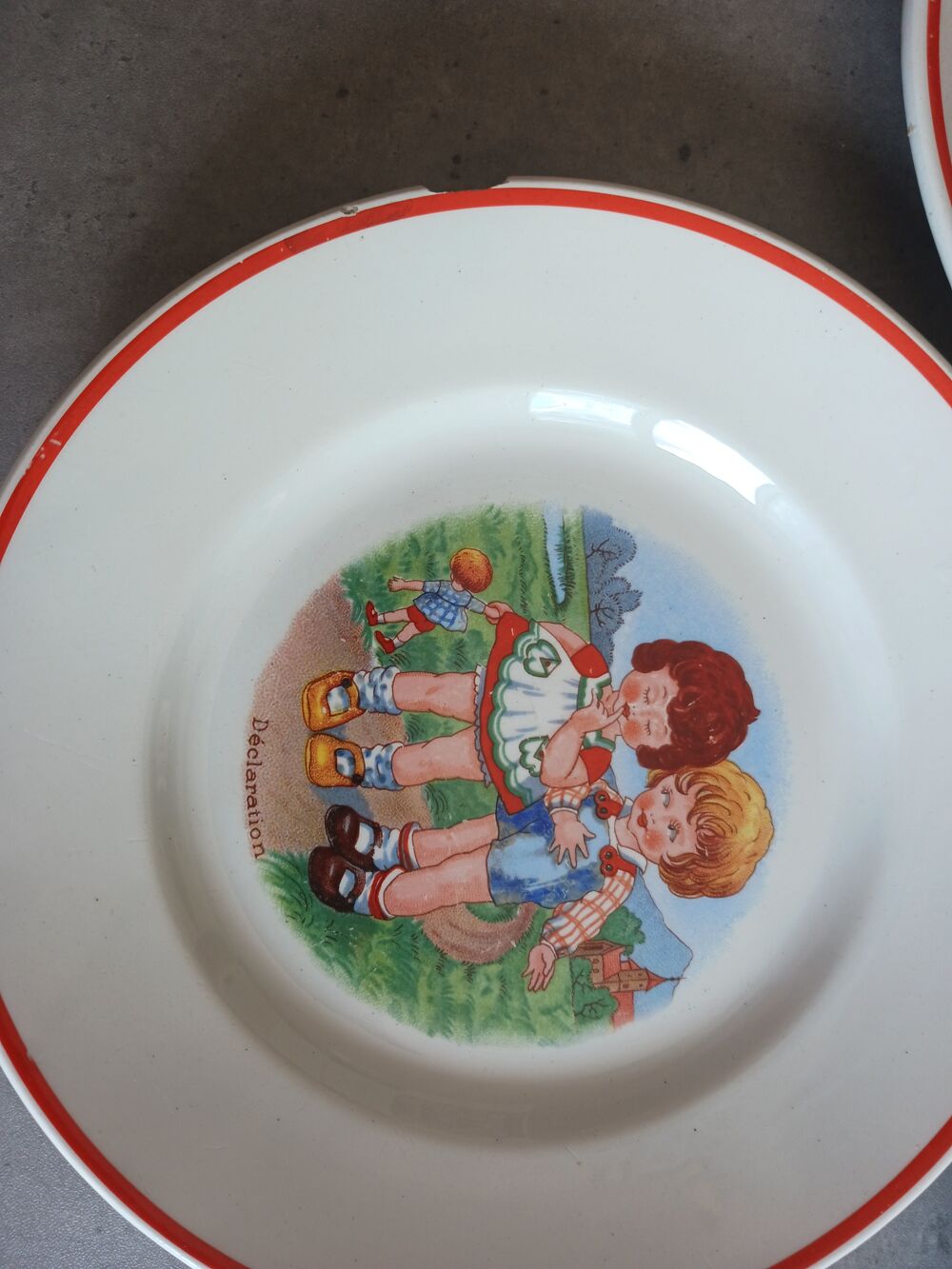 Lot de 3 assiettes d&eacute;coratives avec illustrations 