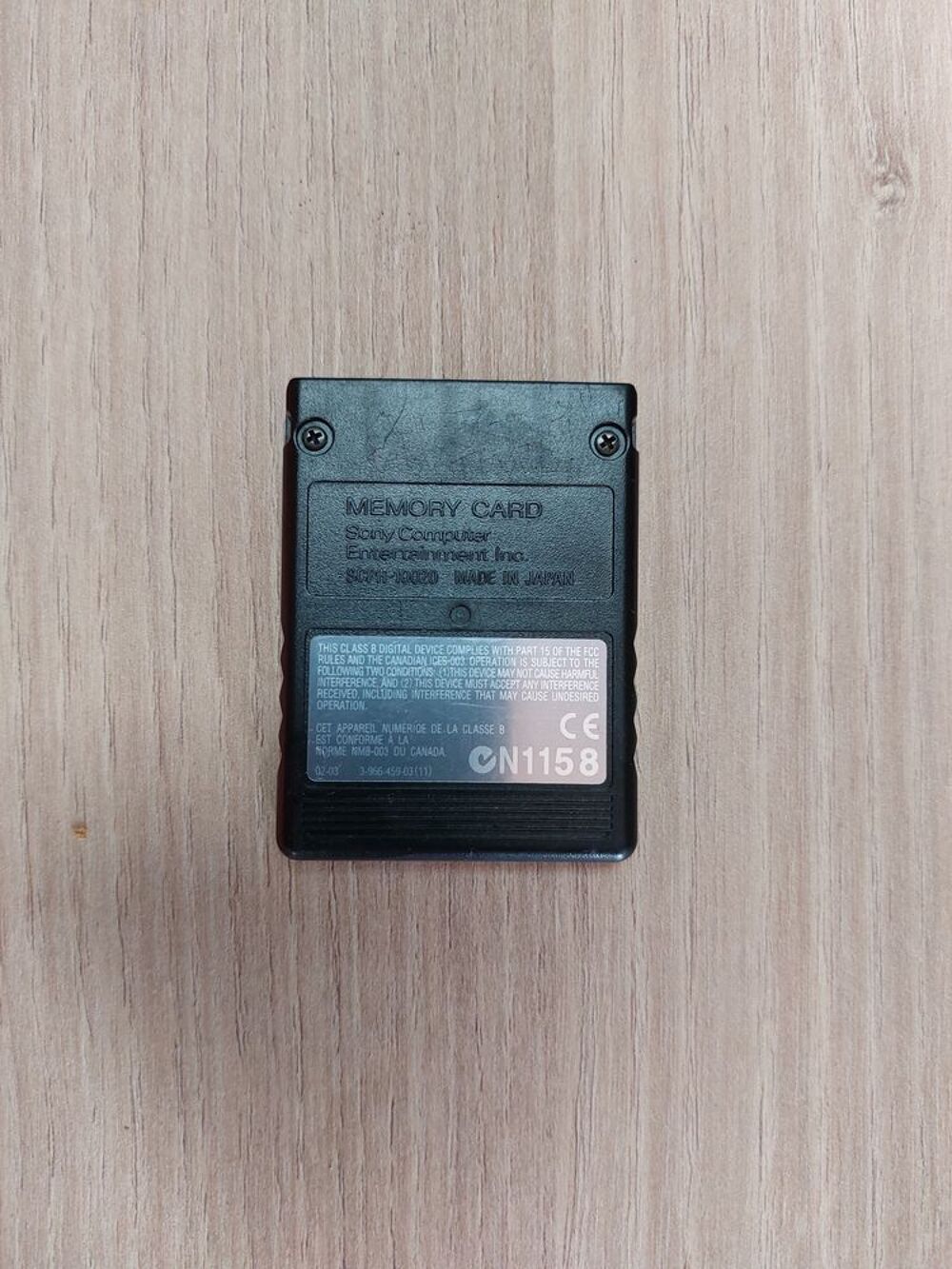 Carte m&eacute;moire de 8Mo pour PS2 de couleur Noir TBE Consoles et jeux vidéos
