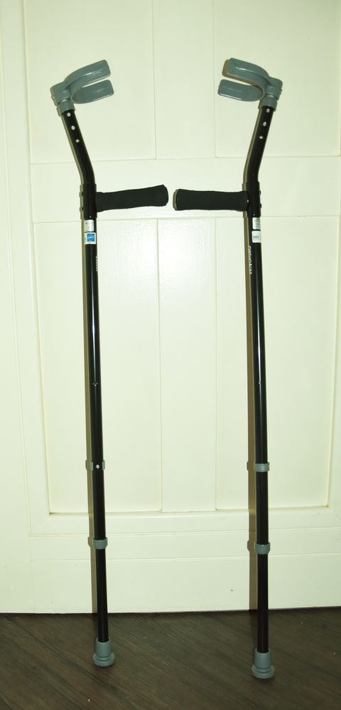 NEUVES.   Cannes anglaise,b�quilles.Poign�e mousse.   NEUVES 20 Gujan-Mestras (33)