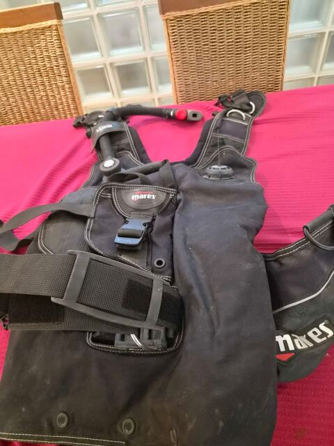 gilet pour la plongée sous marine  MARES Aubagne (13)
