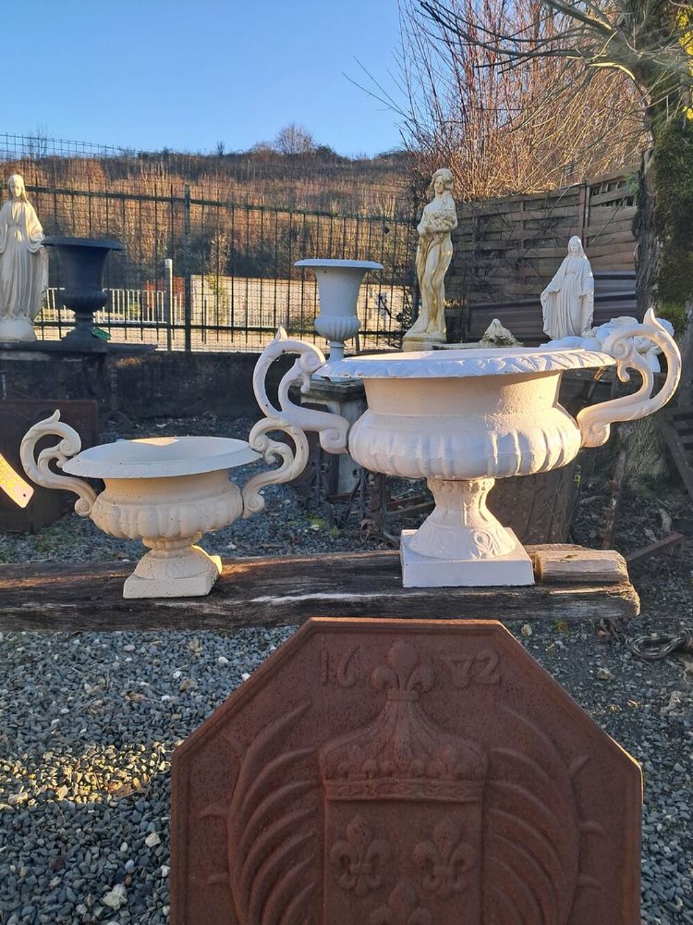 Vase, Vasque avec anse en fonte Décoration