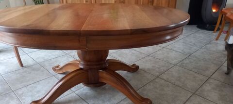 Trs belle table ovale en noyer massif 3000 Bertrange (57)