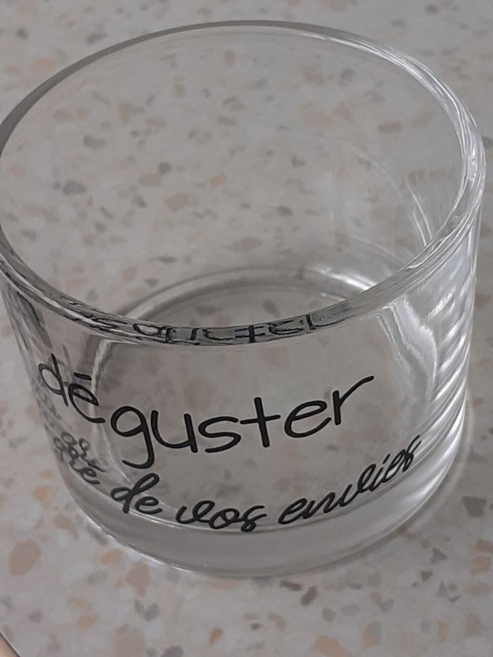 Lot de 3 verres rang&eacute;s sur 1 planchette Cuisine