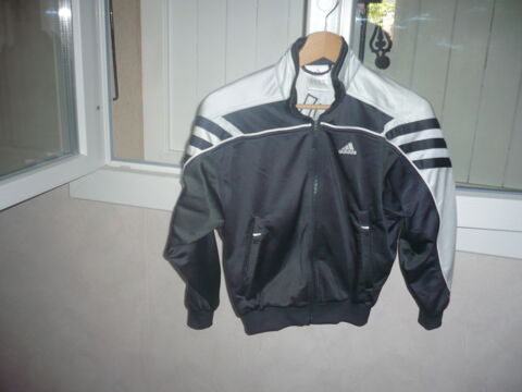 VESTE ADIDAS TAILLE 10 ANS 8 Le Versoud (38)