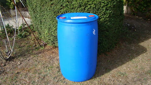 Fût / bidon plastique 220 litres 
20 Gargenville (78)