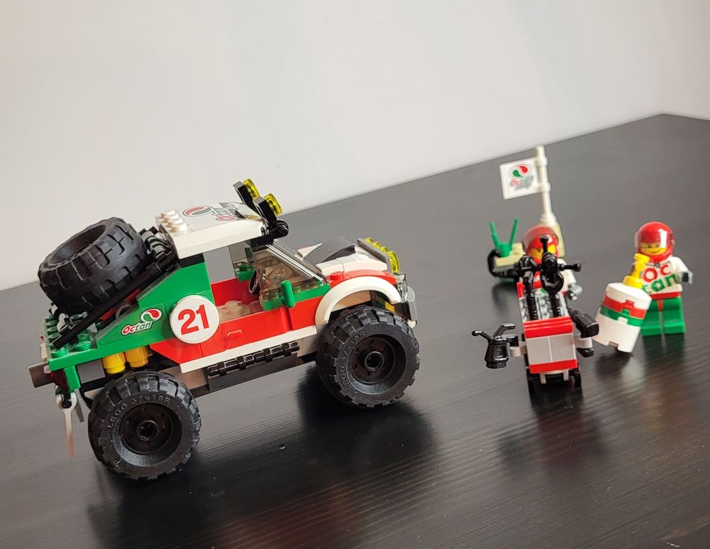 Lego city 4x4 tout terrain ref 60115 Jeux / jouets