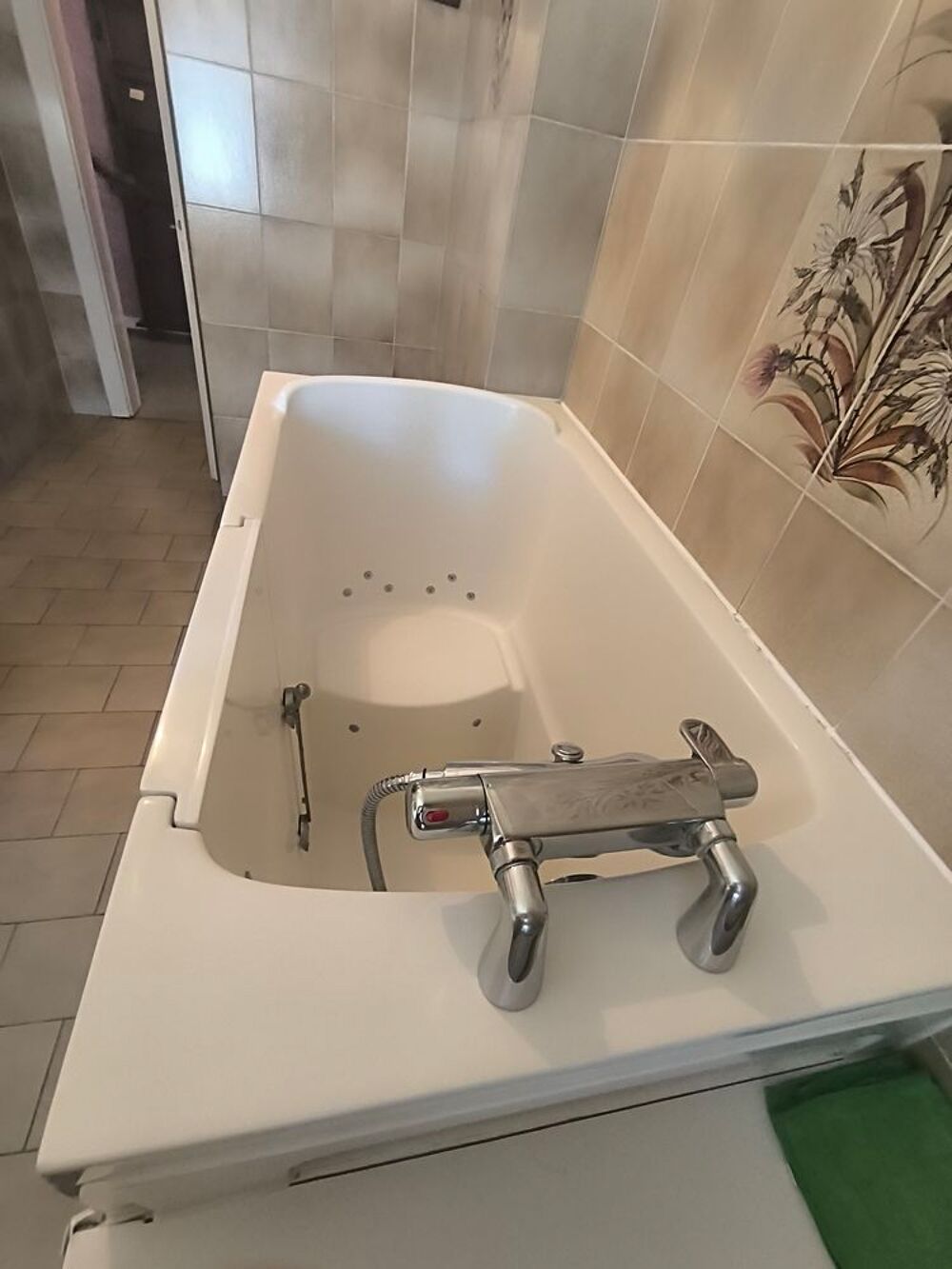 Baignoire baln&eacute;o fonctionnelle &agrave; porte pour mobilit&eacute; r&eacute;duite Meubles