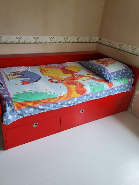 lit enfant rouge avec 3 tiroirs profonds. 110 Mérignac (33)