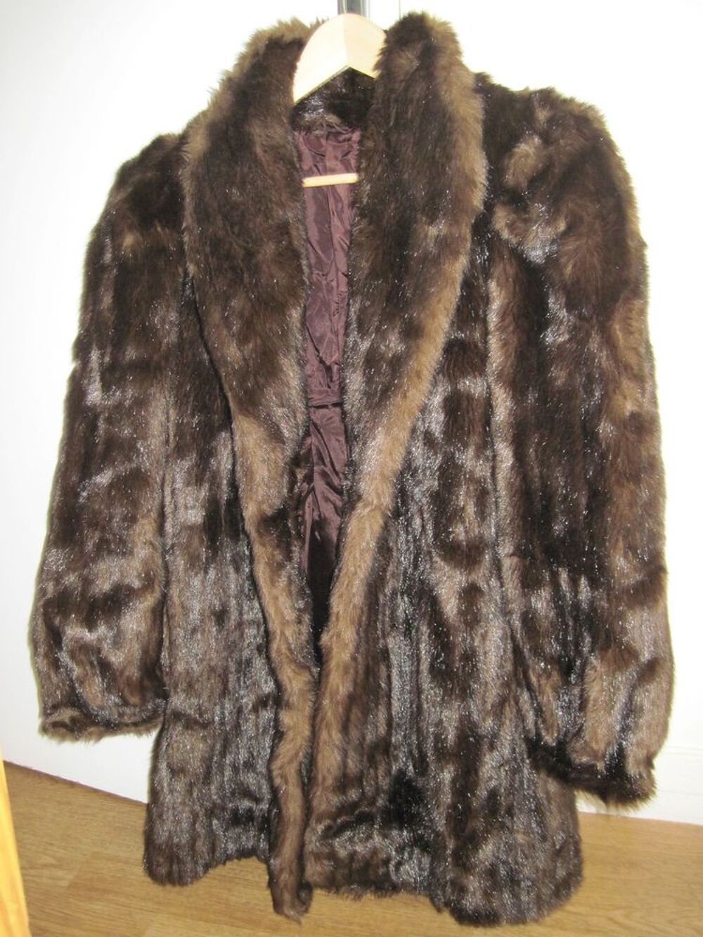 Veste fourrure style vision-- comme neuve Vêtements