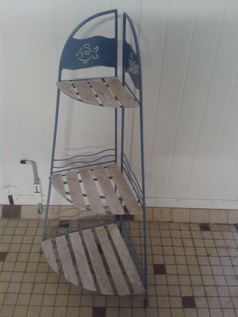 Etag&egrave;re d'angle en m&eacute;tal et bois Décoration