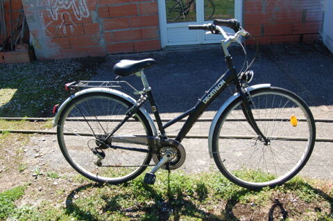 2 velos un velo homme avec barre et un vlo femme 0 Villaris (31)