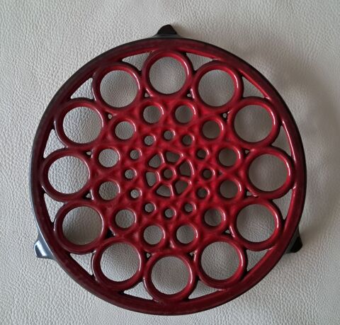 dessous de plat en fonte noir et rouge d�cor g�om�trique 10 Carnon Plage (34)