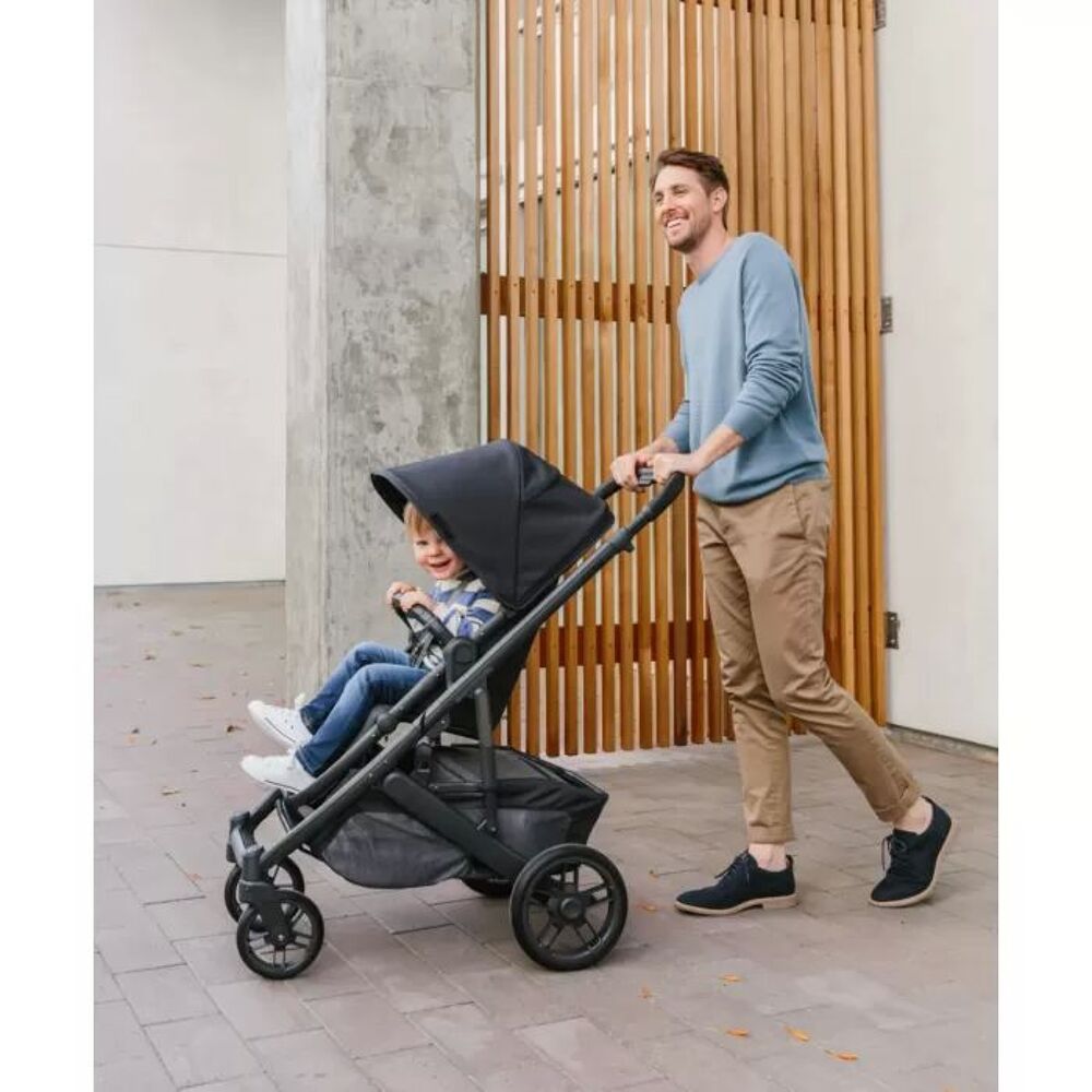 Poussette Uppababy Cruz V2 Travel System with Mesa Car Seat Mobilier enfants