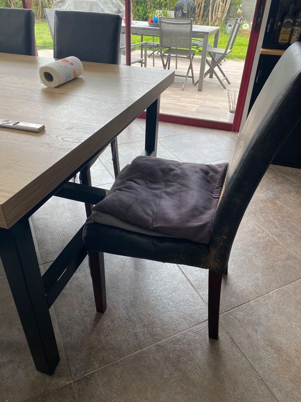 8 chaises simili cuir Meubles