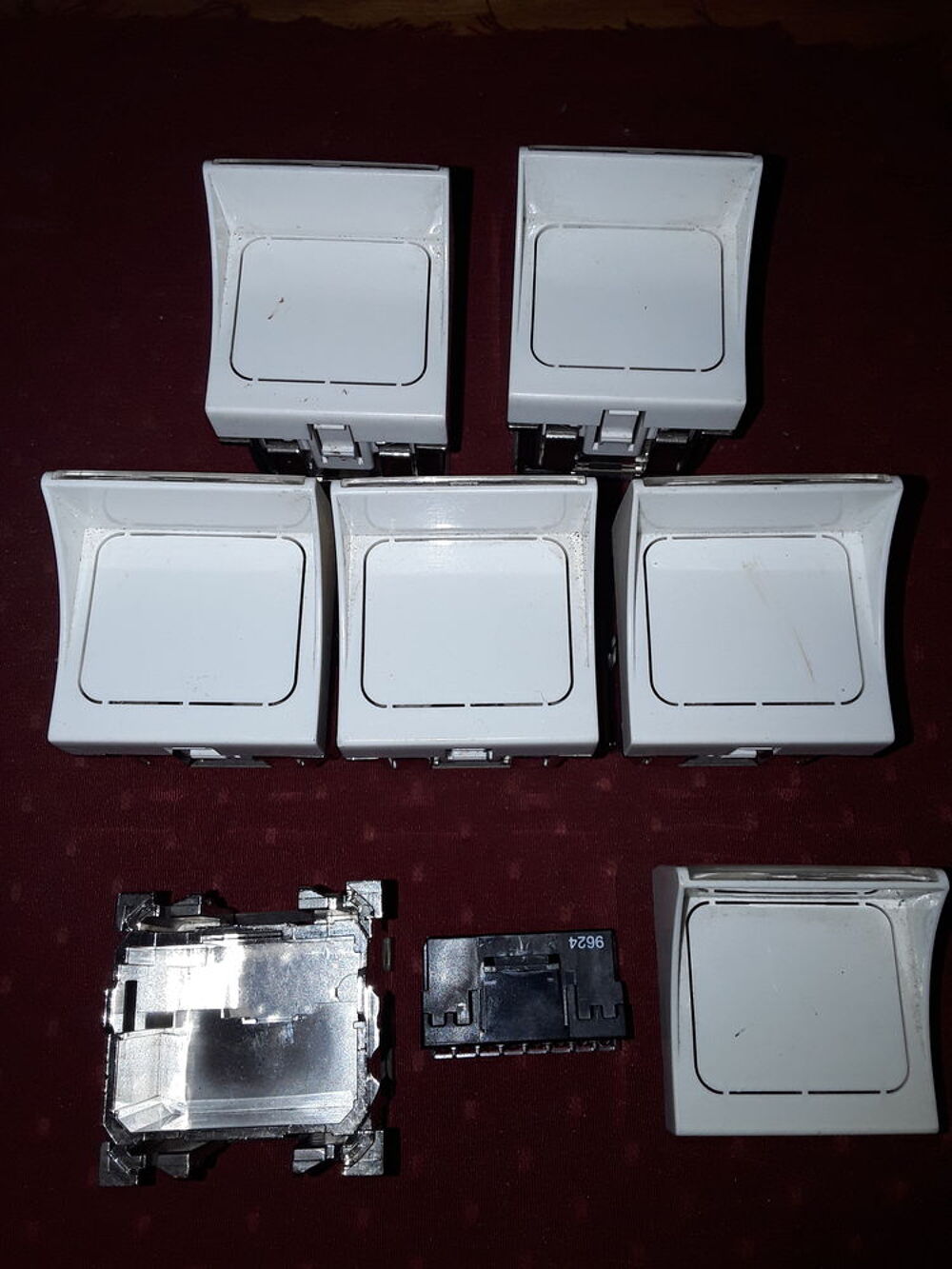 PRISE ACO blind&eacute;e LEGRAND r&eacute;f: 742 40 RJ45 CAT 5 Matériel informatique