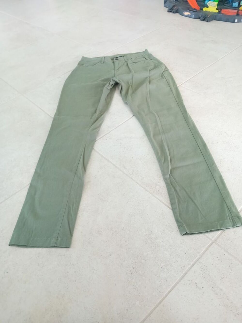 5 Pantalons Femme Taille 38/M Vtements