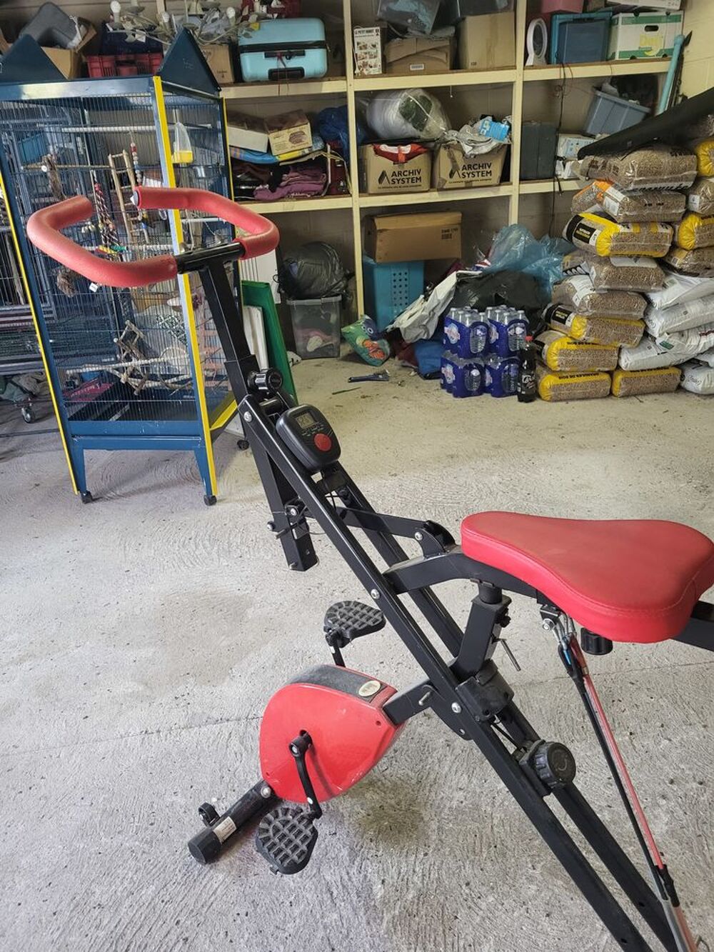 Velo elliptique tr&egrave;s peu servi. Sports