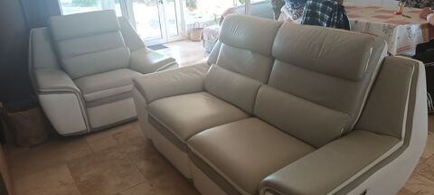 1 canap� +1 Fauteuil electrique BKANC en cuir  890 Marseillan (34)