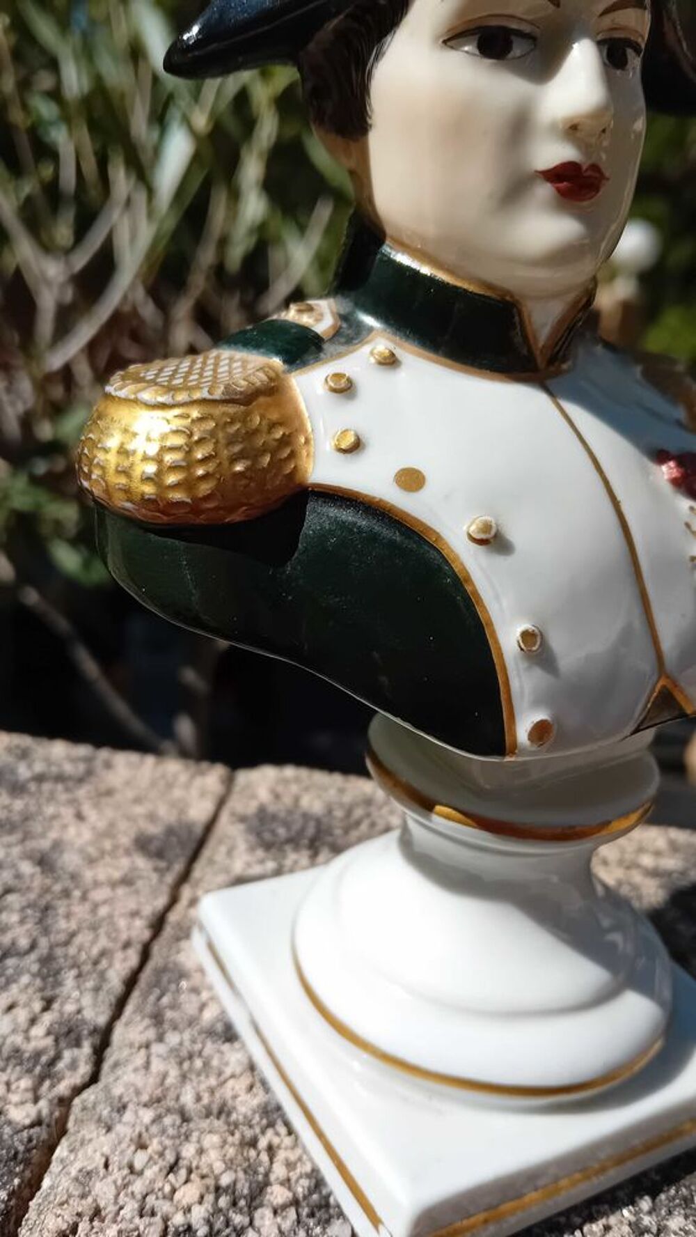 Napol&eacute;on empereur buste en porcelaine de SEVRES estampill&eacute; 