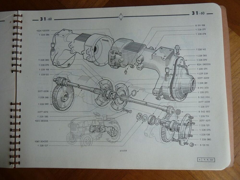 Catalogue de pi&egrave;ces d&eacute;tach&eacute;es pour tracteur RENAULT D16 Livres et BD