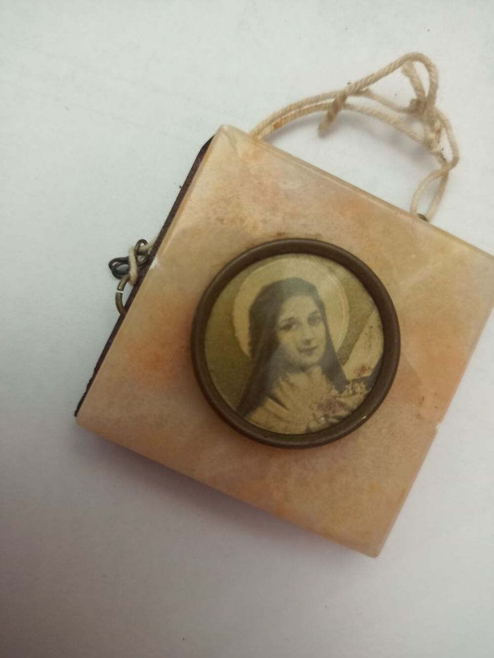 cadre m&eacute;daillon ancien Sainte Th&eacute;r&egrave;se de Lisieux 