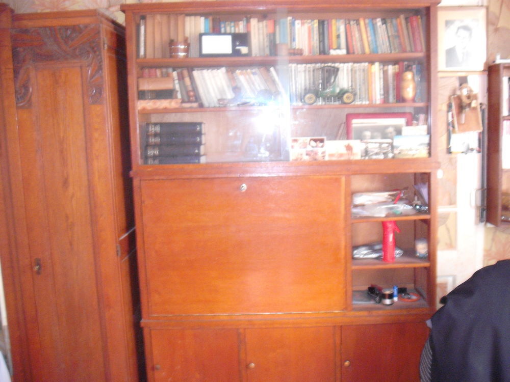Armoire biblioth&egrave;que-bureau.
Meubles