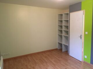  Appartement à louer 4 pièces 97 m²