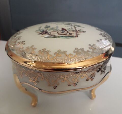 Bonbonnière tripode en porcelaine de Limoges ( J-S ) 30 Verneuil-sur-Vienne (87)