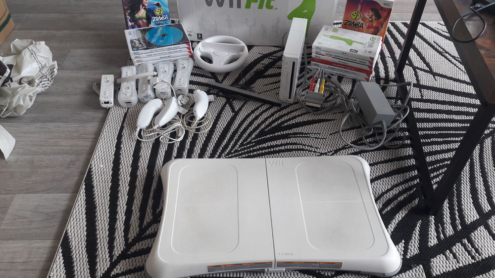 console wii + accessoires et jeux Consoles et jeux vidos