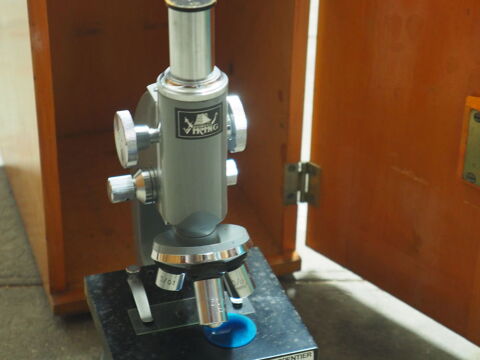 microscope 50 Saint-Chinian (34)