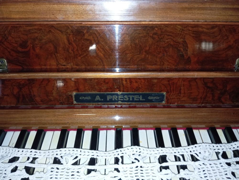 Piano droit A.Prestel Instruments de musique