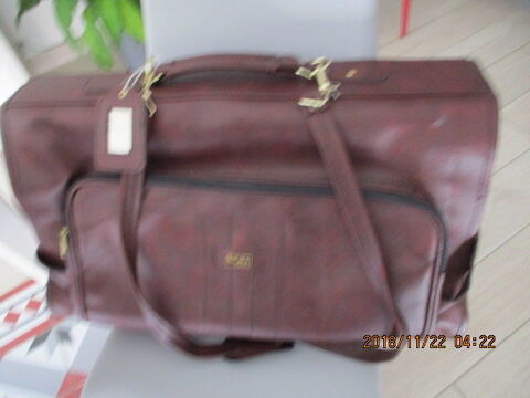valise pour costumes 100 Castres (81)