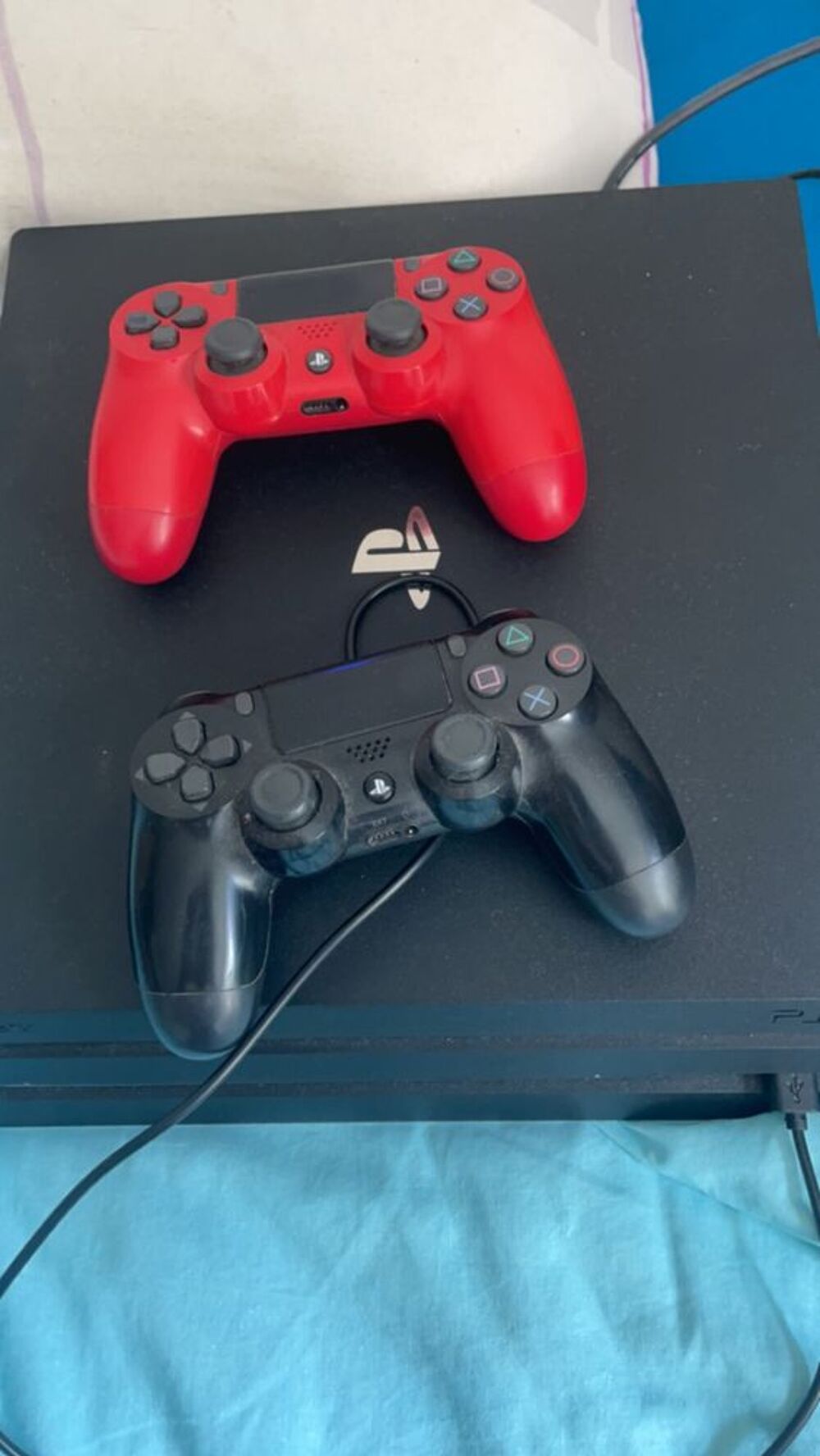 Console ps4 pro 1 to Consoles et jeux vidéos