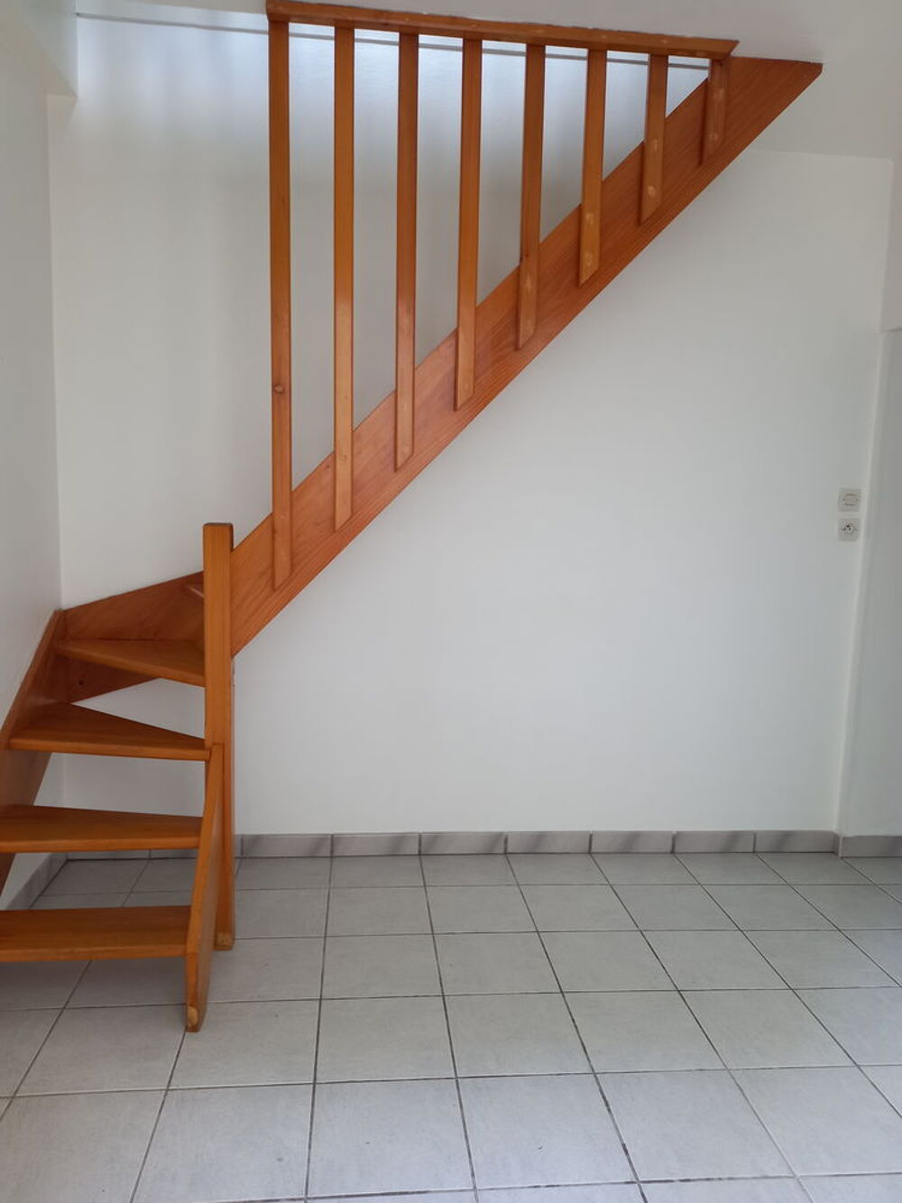 Location Appartement DUPLEX, type 1, semi meublé, prox CAMPUS MOULIN DE LA HOUSSE Reims