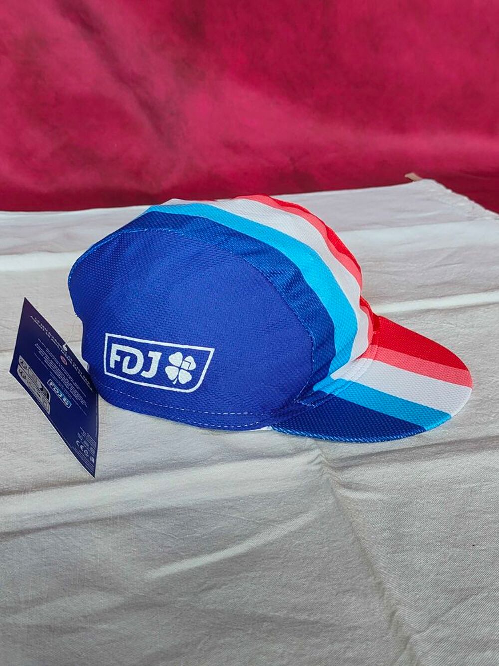 Casquette neuve avec &eacute;tiquette FDJ bleu blanc rouge Vêtements