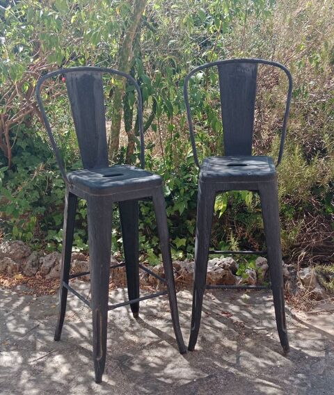 Chaises-tabourets de bar ou de terrasse. Cogolin (83)