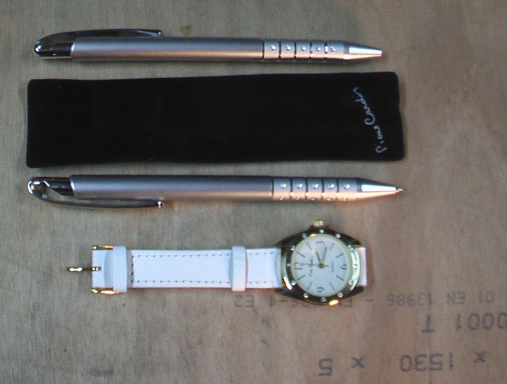 MONTRE et STYLOS Pierre CARDIN
Bijoux et montres